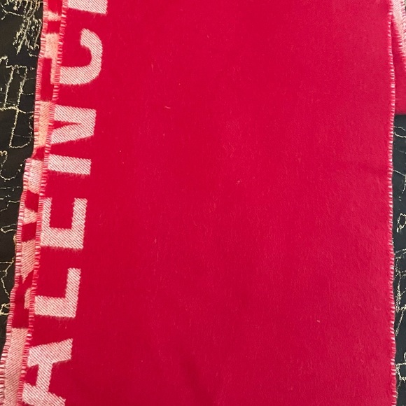 Authentic Balenciaga Two-Tone Wool Scarf- Red - Picture 2 of 3
